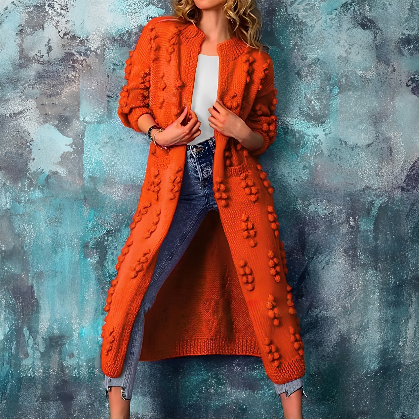 Nancy - Stylový prodloužený svetr s bambulemi pro ženy