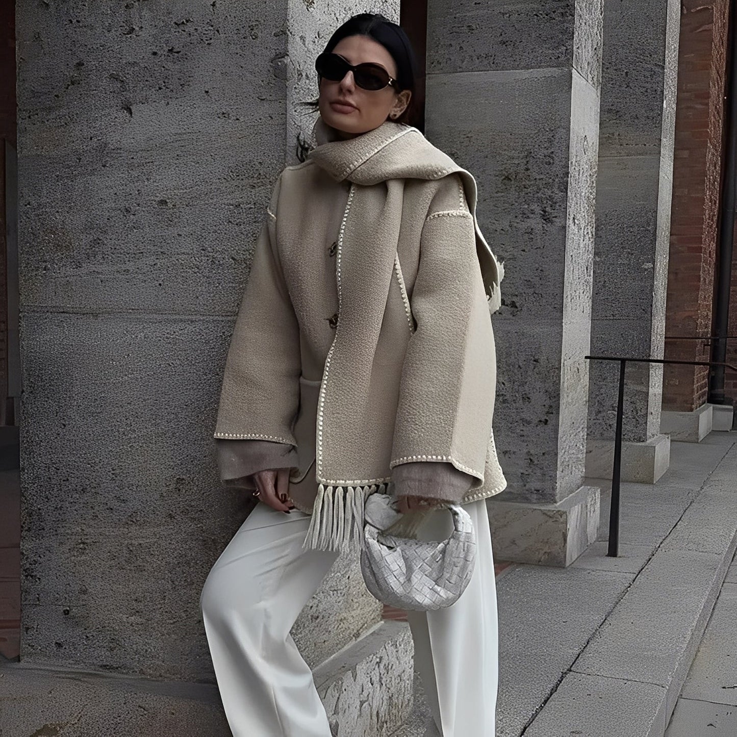 Amilia - Stylová volná vlněná bunda se šálou pro ženy